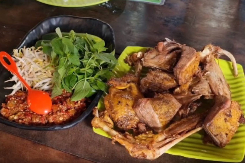 Menikmati Kuliner Entog Khas Jepara