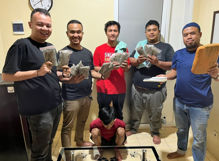 Polisi Tangkap Warga Pondok Aren Tangsel Simpan 1,7 Kg Ganja