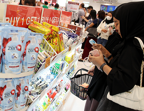 Suasana berbelanja di AEON Health & Beauty di Bintaro Jaya Xchange Mall 2, Tangerang Selatan. (Foto: Dok. Istimewa)