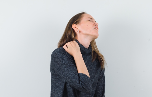 Bangun dengan Leher Kaku? Selain Salah Tidur, Hal Ini Bisa Jadi Penyebabnya