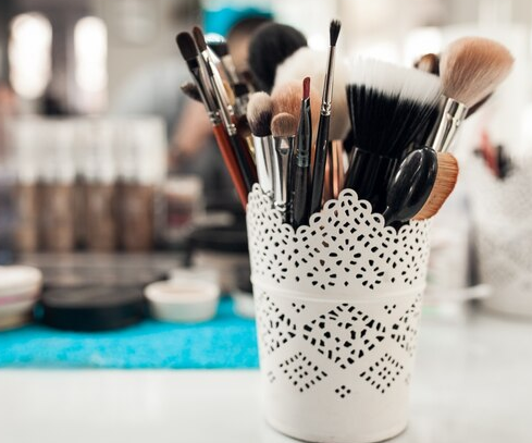 Aturan dan Cara Mencuci Kuas Make Up yang Benar