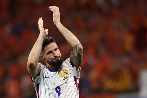 Olivier Giroud Putuskan Gantung Sepatu