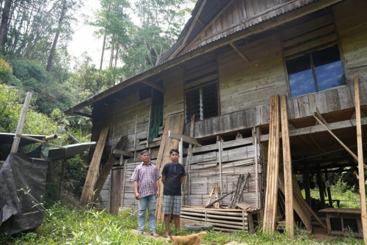 Cerita Haru Moses Patibang, Anak Petani Singkong yang Berhasil Kuliah Gratis di UGM