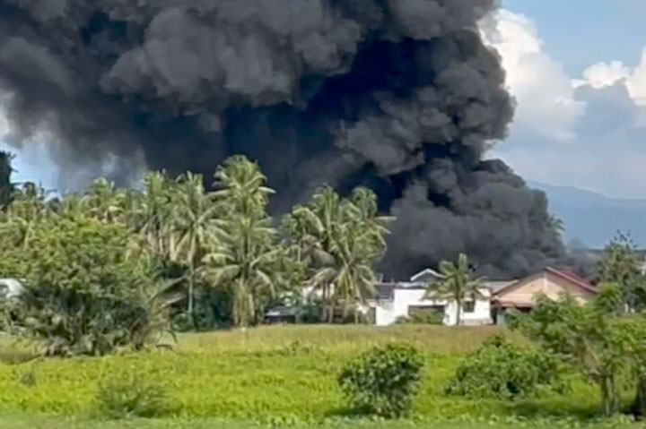 Gudang Springbed di Kota Padang Terbakar