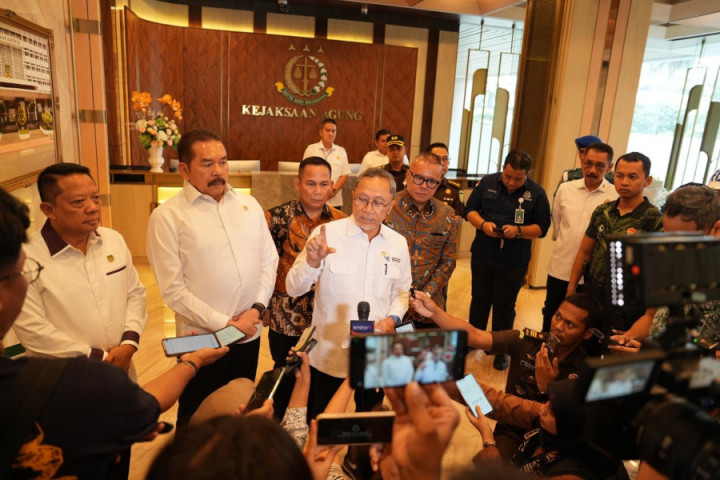 Zulhas-Jaksa Agung Bahas Pembentukan Satgas Impor Ilegal