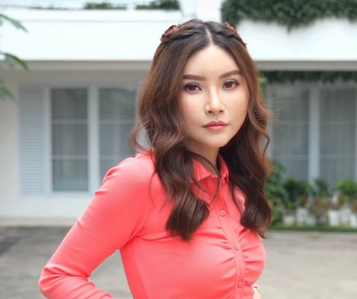 Tangis Sarwendah Pecah Bahas Masalah Perceraian