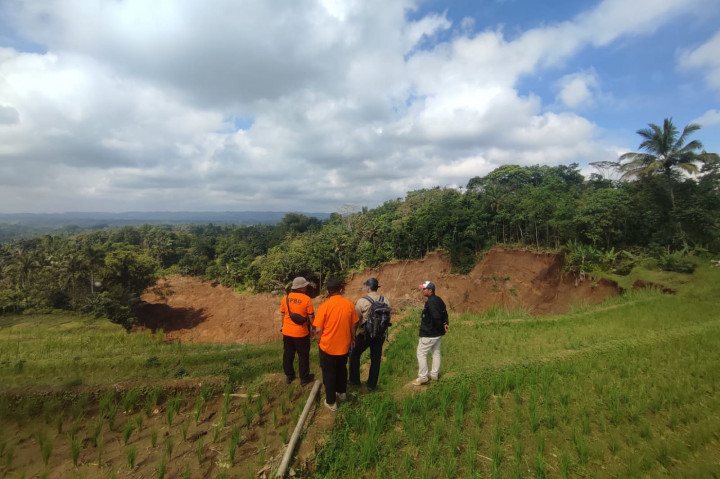 Tim PVMBG Cek Lokasi Pergerakan Tanah di 10 Desa di Tasikmalaya