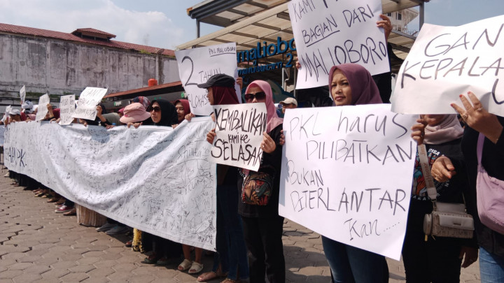 Pemkot Yogyakarta Diminta Akomodasi Suara Seluruh Pedagang Teras Malioboro 2