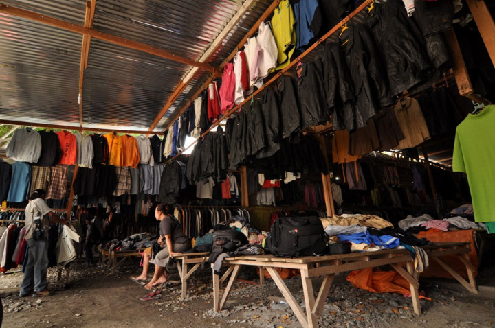 Dampak Negatif <i>Thrifting</i> terhadap Perekonomian Indonesia