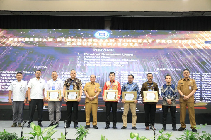 Kemendagri Beri Penghargaan 76 Pemda yang Telah Salurkan Pendanaan Pilkada 100%