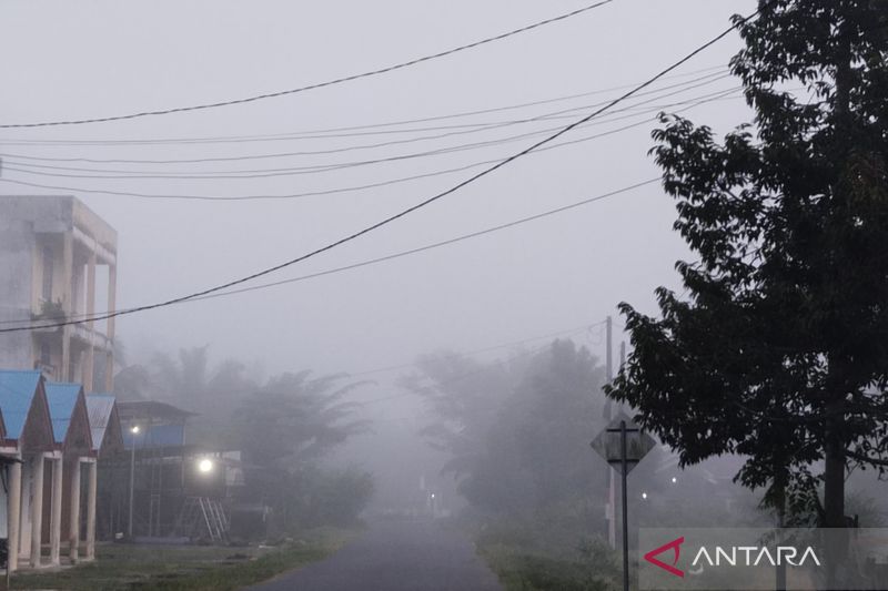 Suasana Kabupaten Mukomuko yang diselimuti kabut asap, Jumat (19/7/2024). ANTARA/Ferri