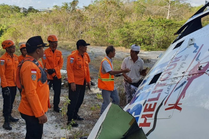 Korban Helikopter Jatuh di Badung Bali Dievakuasi Dalam Keadaan Selamat