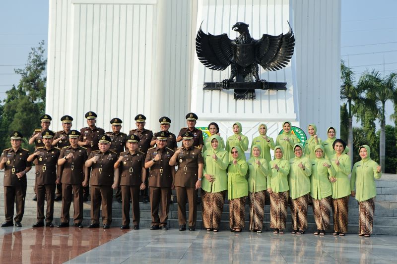 Jajaran Kejaksaan Agung menggelar ziarah di TMP Kalibata. Foto: Dok. Humas Kejaksaan Agung.