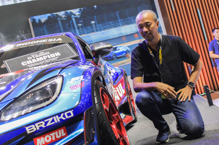 Momen Fitra Eri Kunjungi GIIAS 2024