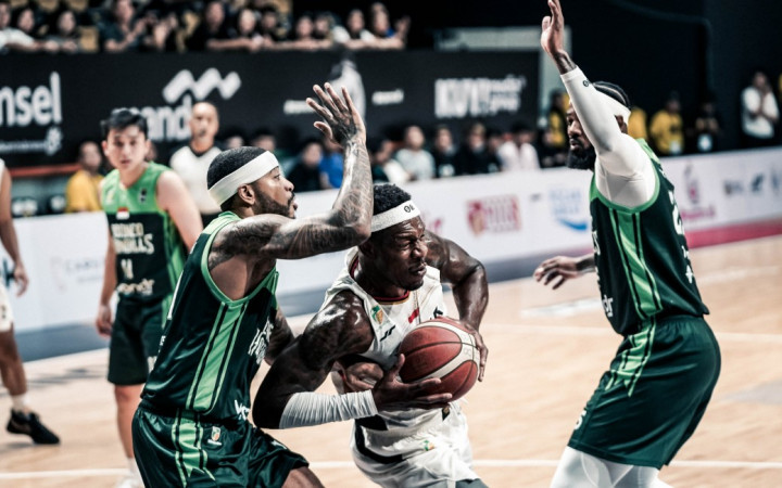 IBL Playoff: Dewa United Depak Borneo Hornbills