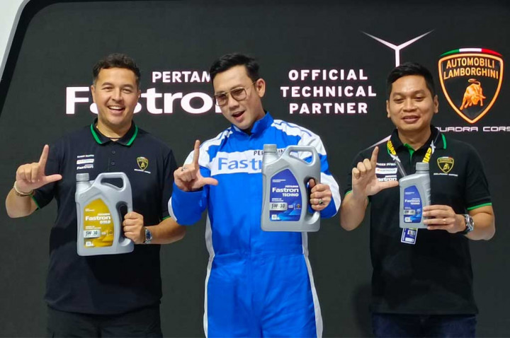 Rifat dan Densu Ngobrolin Oli di 'Ngebooth' ala Pertamina GIIAS 2024