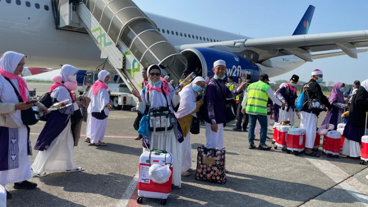 Kloter 'Sapu Jagad' Jemaah Haji Debarkasi Solo Tiba di Tanah Air