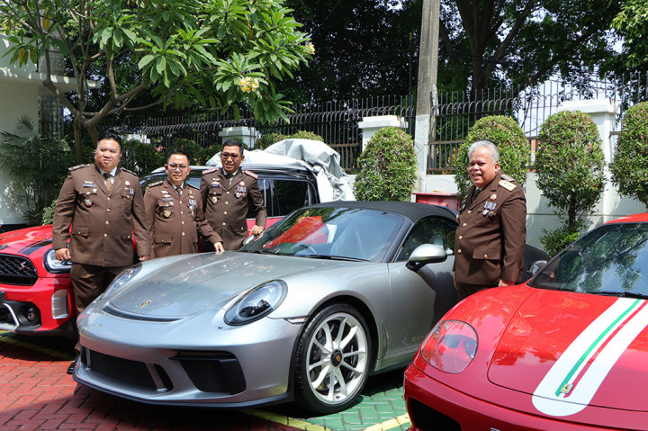 Ini Penampakan Uang dan Mobil yang Disita dari Harvey Moeis dan Helena Lim