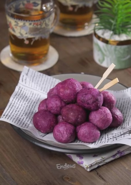 Bikin camilan manis legit yuk dari ubi ungu. (Foto: Dok. Endeus TV)