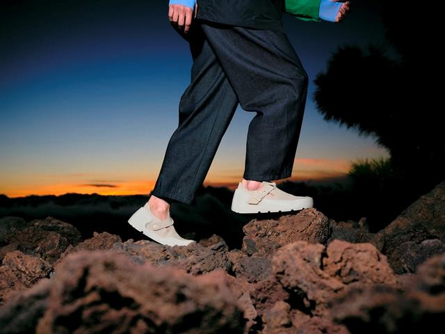 Inspirasi Koleksi Siluet Sepatu ini Terinspirasi dari Desain Bakiak