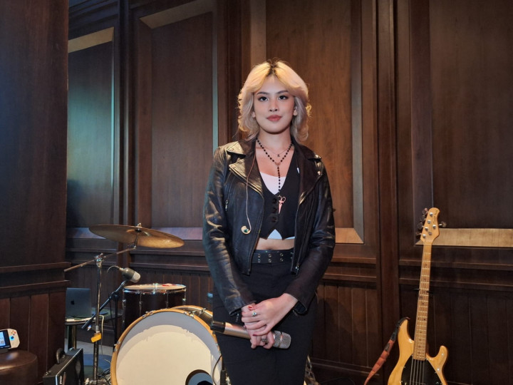 Beban Audi Kirana Nyanyikan Ulang Lagu Nike Ardilla