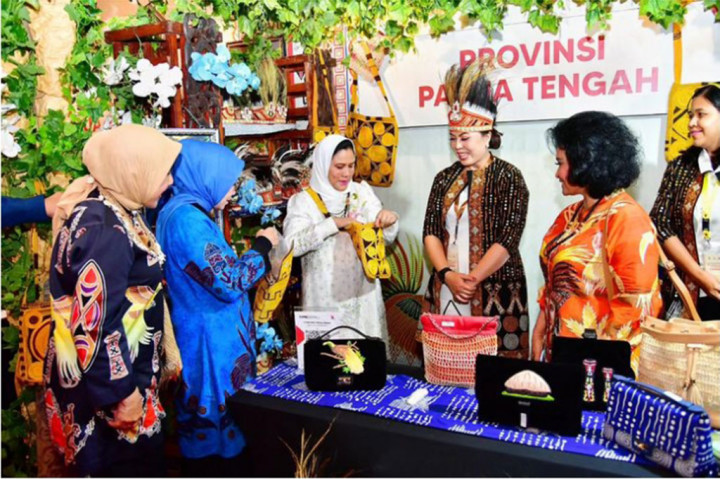 Ny Iriana Minta Kerajinan Mama Papua Terus Dibina