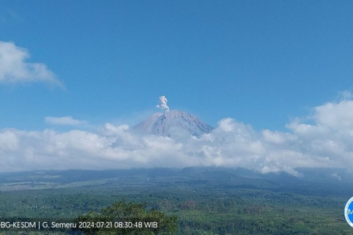 Gunung Semeru Erupsi Tiga Kali