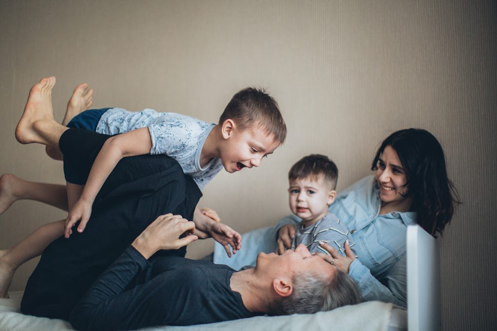 Para orang tua memiliki cukup andil dalam mengatur tingkah laku anak mereka. Ilustrasi-Freepik