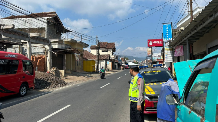 Arus Kendaraan via Jalan Nasional Kuningan-Majalengka Dialihkan ke Jalur Alternatif