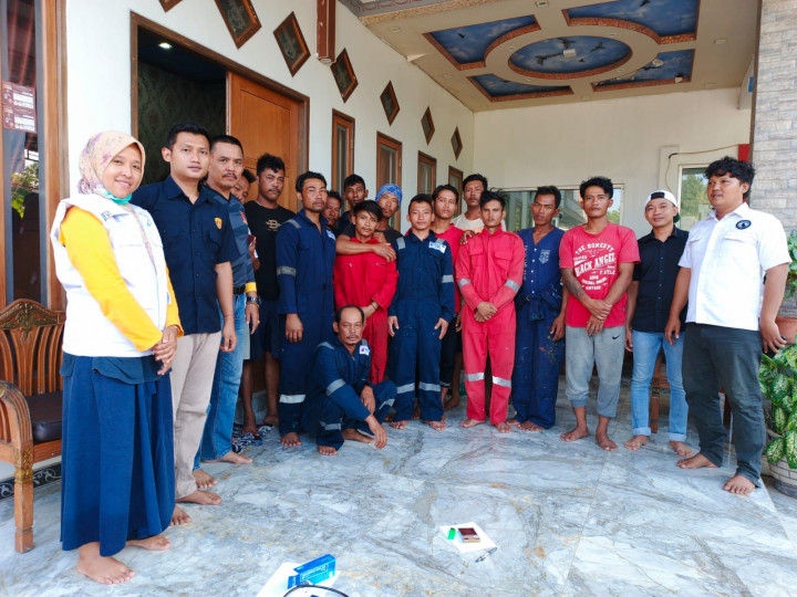 13 ABK KM Mina Sumitra Selamat Usai Kapal Terbakar di Karimun Jawa