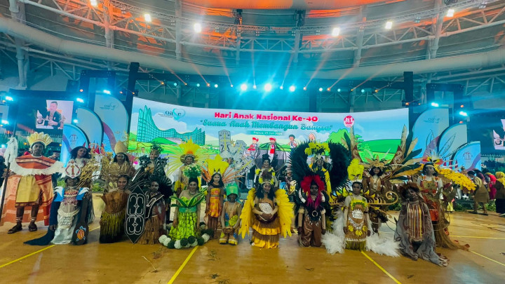 Jokowi Terkesan Karya Desainer PYCH Binaan BIN Diperagakan di HAN 2024