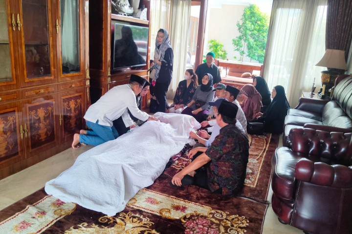 Jenazah Hamzah Haz Disemayamkan di Rumah Duka