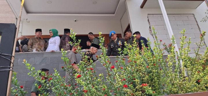 Wapres ke-6 Try Sutrisno Melayat ke Rumah Duka Hamzah Haz