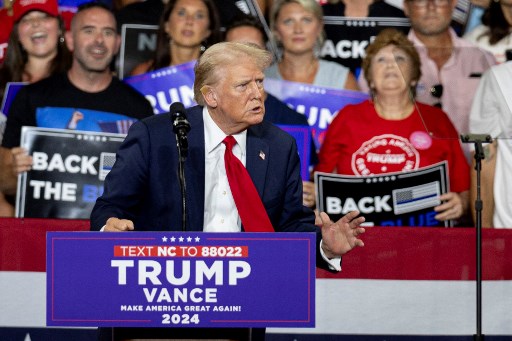 Trump Balik Serang Kamala Harris di Kampanye North Carolina