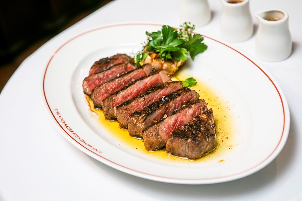 New York Steak jadi signature menu The Coach Restaurant. Dok. Ist