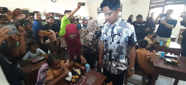 Tinjau Uji Coba Makan Gratis, Gibran: Kita Tidak Boleh Pelit