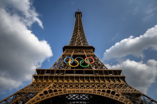 Cincin Olimpiade Hiasi Menara Eiffel