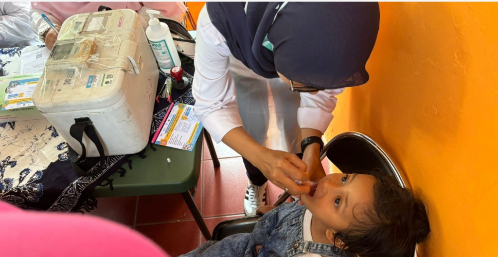 Pemberian vaksin polio tambahan saat PIN justru sangat penting dilakukan untuk mencapai kekebalan kelompok yang optimal. Dok. Kemenkes