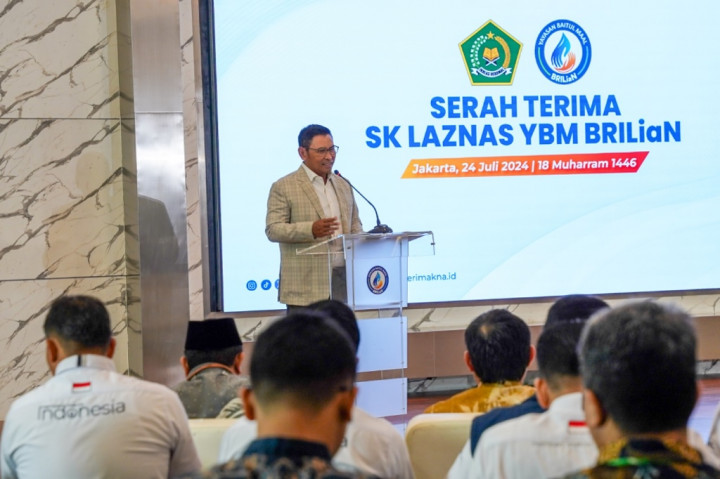 Kemenag RI Serahkan SK Izin Operasional sebagai Lembaga Amil Zakat Skala Nasional kepada YBM BRILiaN