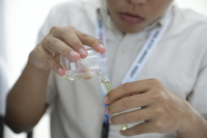 Racik Parfum Mewah, Amanah Ajak Pemuda ke Level Berbeda