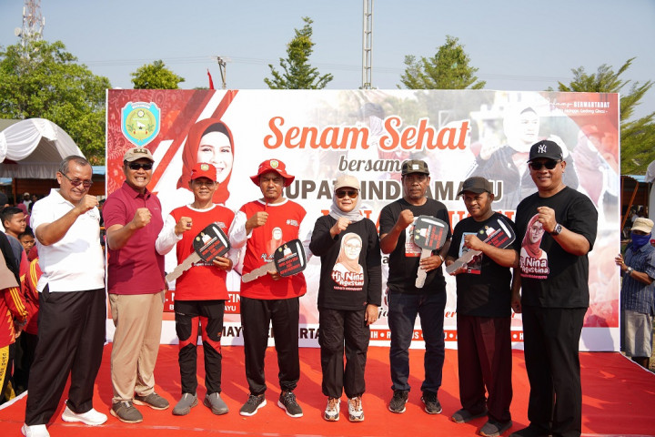 Bupati Indramayu Serahkan Hibah Mobil Siaga untuk 4 Desa