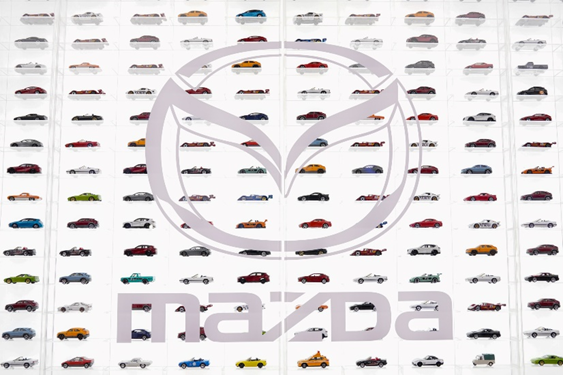 Mazda Tampilkan Evolusi Modelnya Lewat Diecast Wall