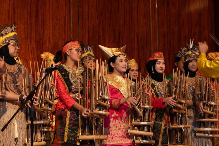 Konser The Magic of Angklung Pukau Masyarakat Riyadh