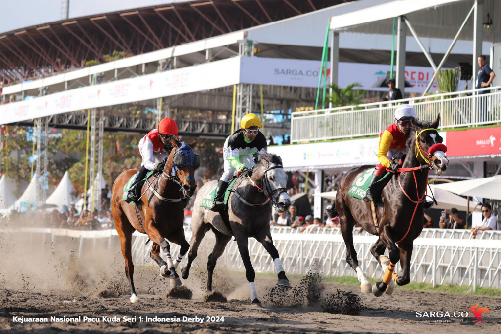  Suasana balapan di Kejuaraan Nasional Pacu Kuda Seri 1: Indonesia Derby 2024. (Foto: Istimewa)