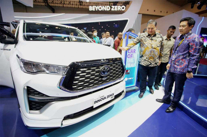 Dirongrong Banyak Merek, Innova Zenix Tetap jadi Idola!