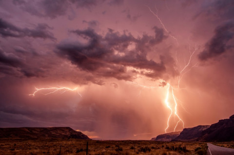 Sambaran Petir di Moskow Lukai 3 Orang, 2 dalam Kondisi Serius