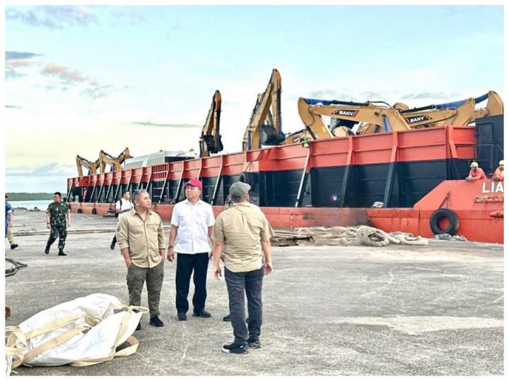 Excavator Tiba di Marauke, H Isam: Ini Tugas Negara dalam Proyek Lumbung Pangan