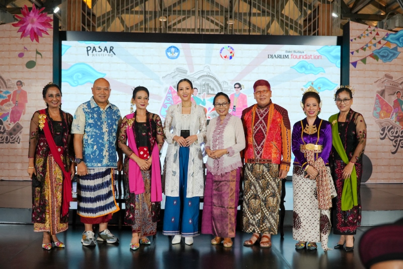 (ki-ka)Miko Pudji, co-founder Pasar Keliling; Yanti Moeljono, Ketua Kebaya Menari; Renitasari Adrian, Program Director Bakti Budaya Djarum Foundation; Indiah Marsaban, anggota Tim Riset Hari Kebaya Nasional, Sonny Muchliso. Dok. Ist
