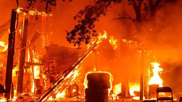 Ribuan Orang Dievakuasi dari Kebakaran Hutan Park Fire di California