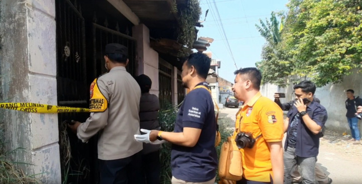 Polres Cimahi Olah TKP Penemuan Kerangka Ibu dan Anak di Rumahnya